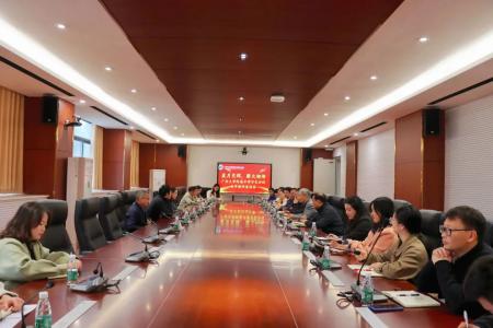 星月交辉 薪火相传丨西大附中百色分校举行青年教师座谈会