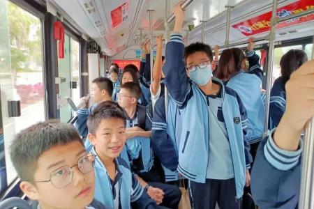 春风浩荡满目新 踏青赏春正当时——西大附中百色分校“踏青、青春、活力、阳光”主题春季踏青活动