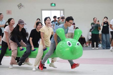 秉心传薪火  笃行育来人——我校2026年教师节教职工趣味游园活动精彩纷呈